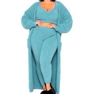 Snuggly 3 piece set teddy bear set… duster, cropped tank, & pants.